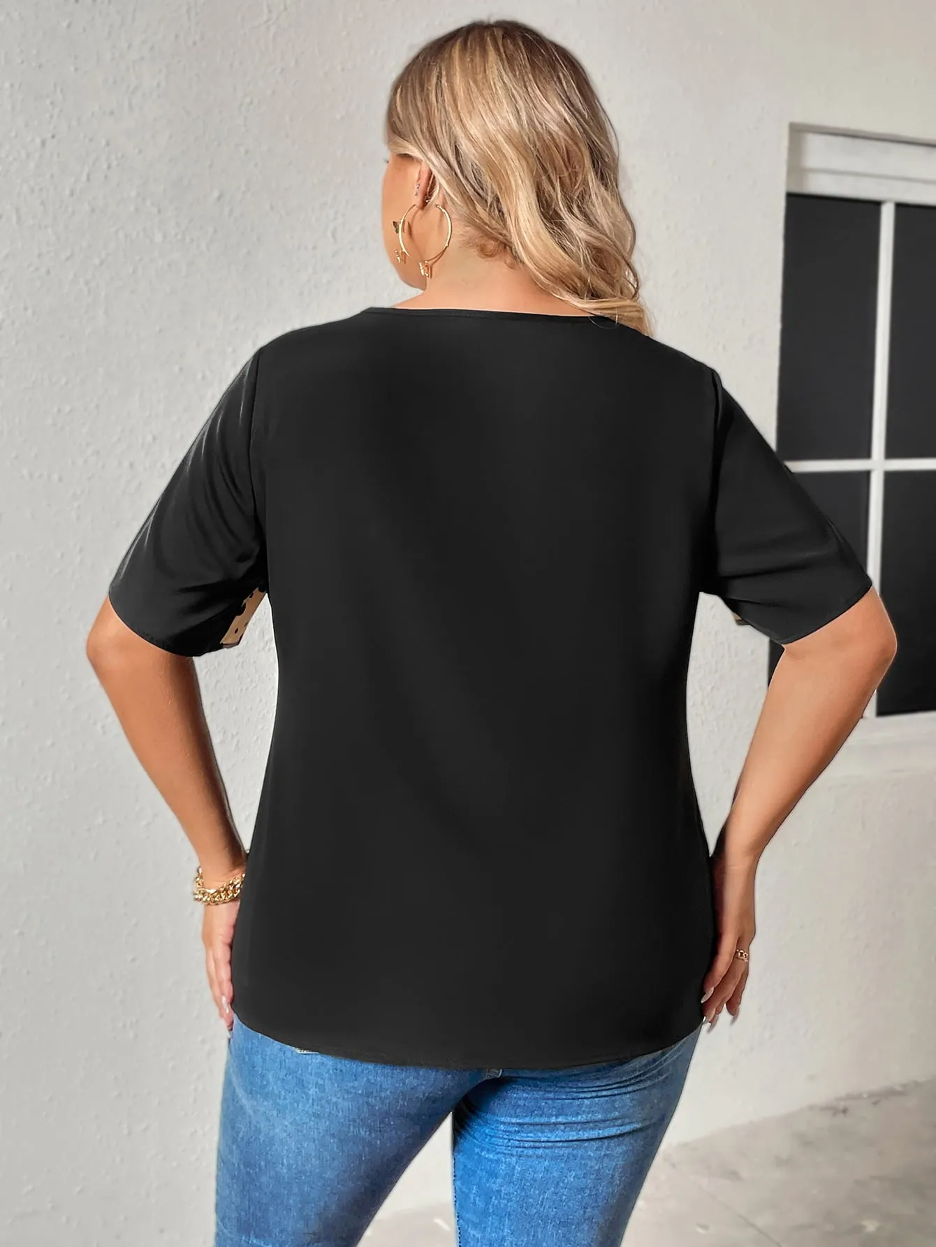 Plus Size Women Chain Detail V-Neck Raglan Sleeve Blouse